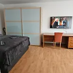 City-close - King Bed & Free Garage Apartment