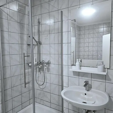 City-close - King Bed & Free Garage דירה