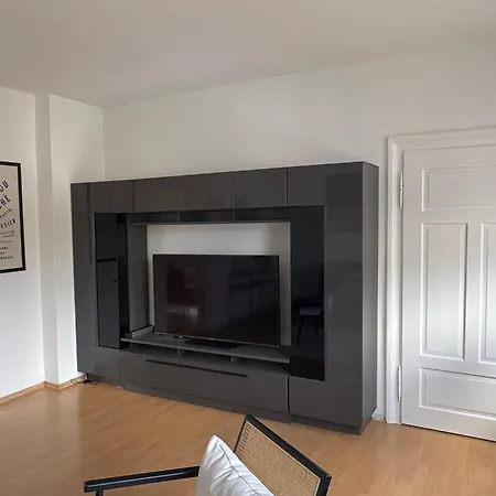City-close - King Bed & Free Garage באיירוט
