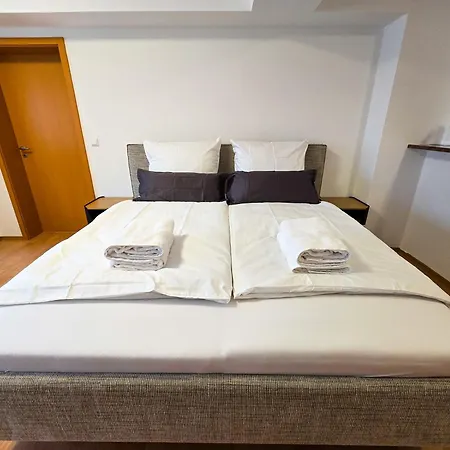 City-close - King Bed & Free Garage