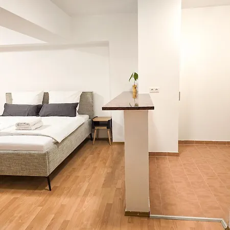 City-close - King Bed & Free Garage דירה באיירוט