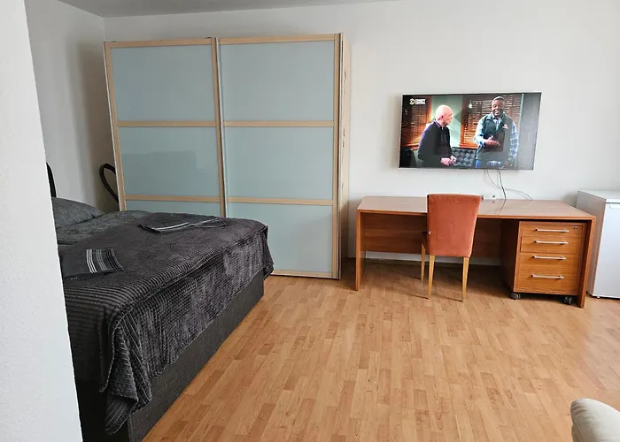 City-close - King Bed & Free Garage Apartmán