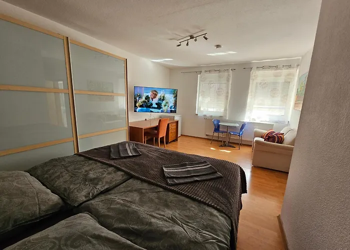 Apartmán City-close - King Bed & Free Garage