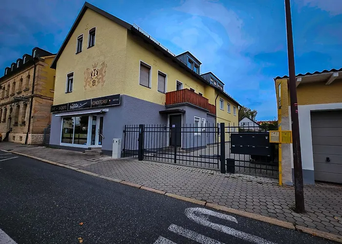 City-close - King Bed & Free Garage Apartmán *