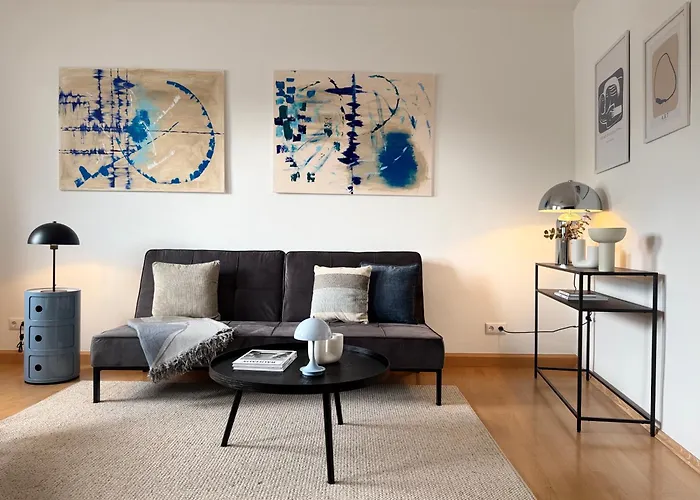 City-close - King Bed & Free Garage Apartmán *