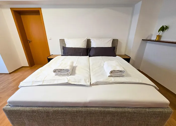 City-close - King Bed & Free Garage