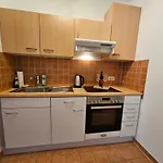 דירה City-close - King Bed & Free Garage באיירוט