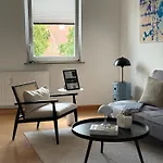 Lägenhet City-close - King Bed & Free Garage