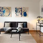 City-close - King Bed & Free Garage דירה *