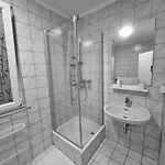 Lägenhet City-close - King Bed & Free Garage *