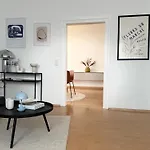 City-close - King Bed & Free Garage