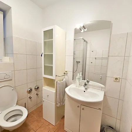 City-close - King Bed & Free Garage