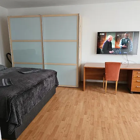 City-close - King Bed & Free Garage Apartamento