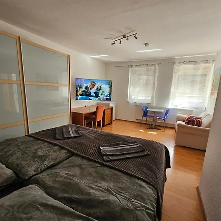 Apartment City-close - King Bed & Free Garage