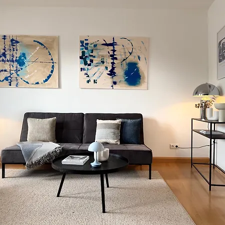 City-close - King Bed & Free Garage Apartmán *