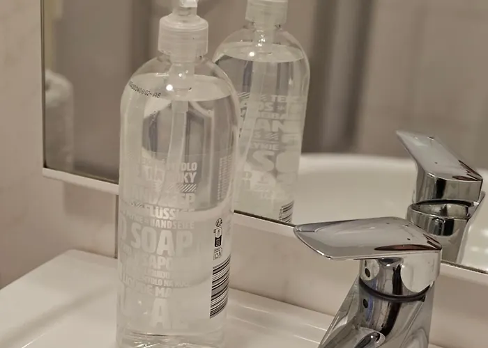 City-close - King Bed & Free Garage Apartman